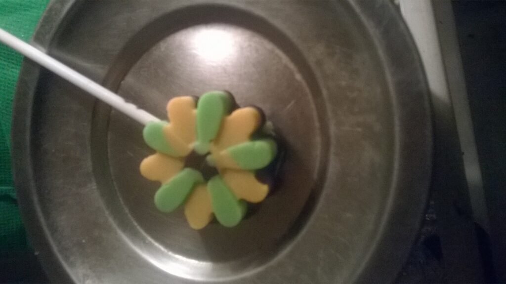 2 FLAVOURS IN A LOLIPOP WITH A RICH DARK CHOCOLATE base